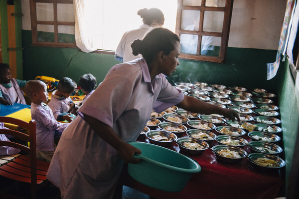 Le CDA a également construit un village de 50 maisonnettes à loyer modéré. Une école maternelle y accueille les enfants des locataires.