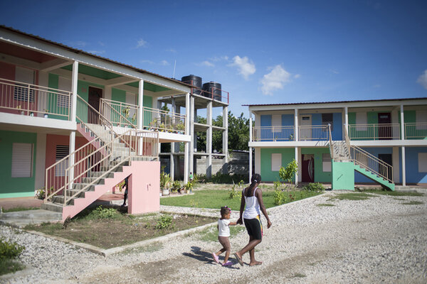 2014. Les bénéficiaires de ces logements sont des familles ayant vécu dans des camps. En s’installant dans ces villages, elles signent une charte et s’engagent à participer à la vie collective. Elles versent un loyer d’environ 400$ par an.