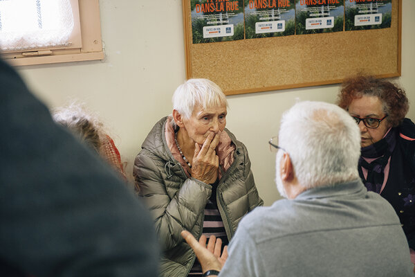 Les équipes du Secours Catholique visitent les personnes sinistrées pour leur offrir réconfort et évaluer avec elles leurs besoins.