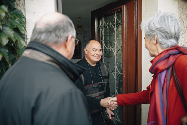 La présidente de l'association, Véronique Fayet, s'est jointe aux bénévoles pour effectuer les visites aux habitants...