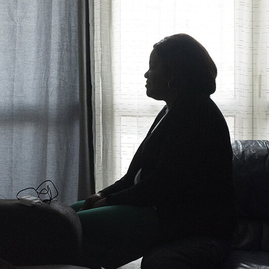 Pauline, dans le logement dont elle est expulsée.