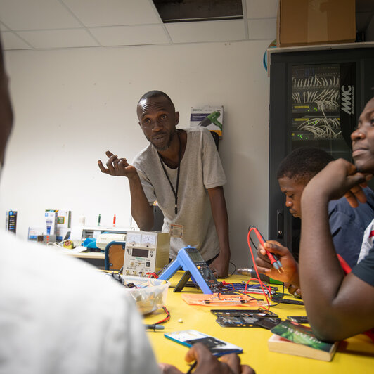 Guylain, bénévole au centre Nyamba à Mayotte